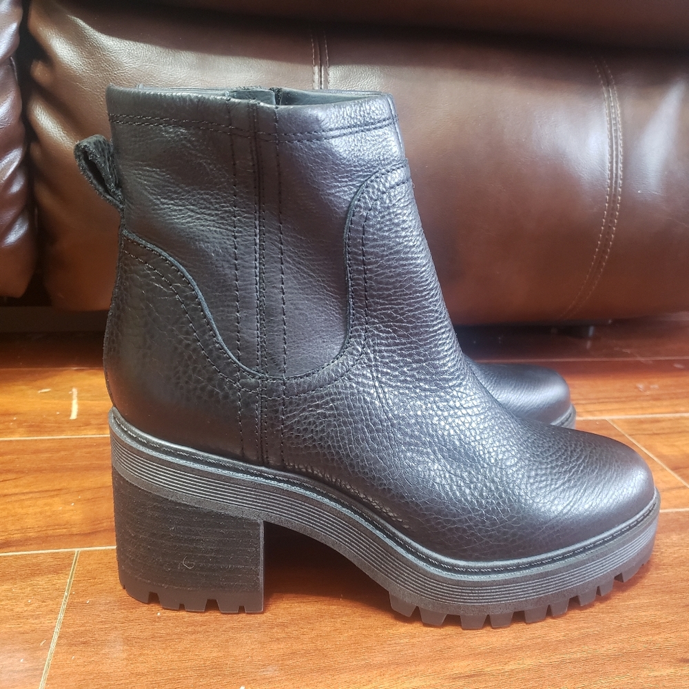 ZODIAC Clair Boots (WMS 9.5)